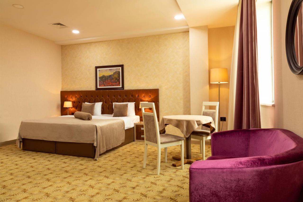West Shine Hotel Bakoe Buitenkant foto