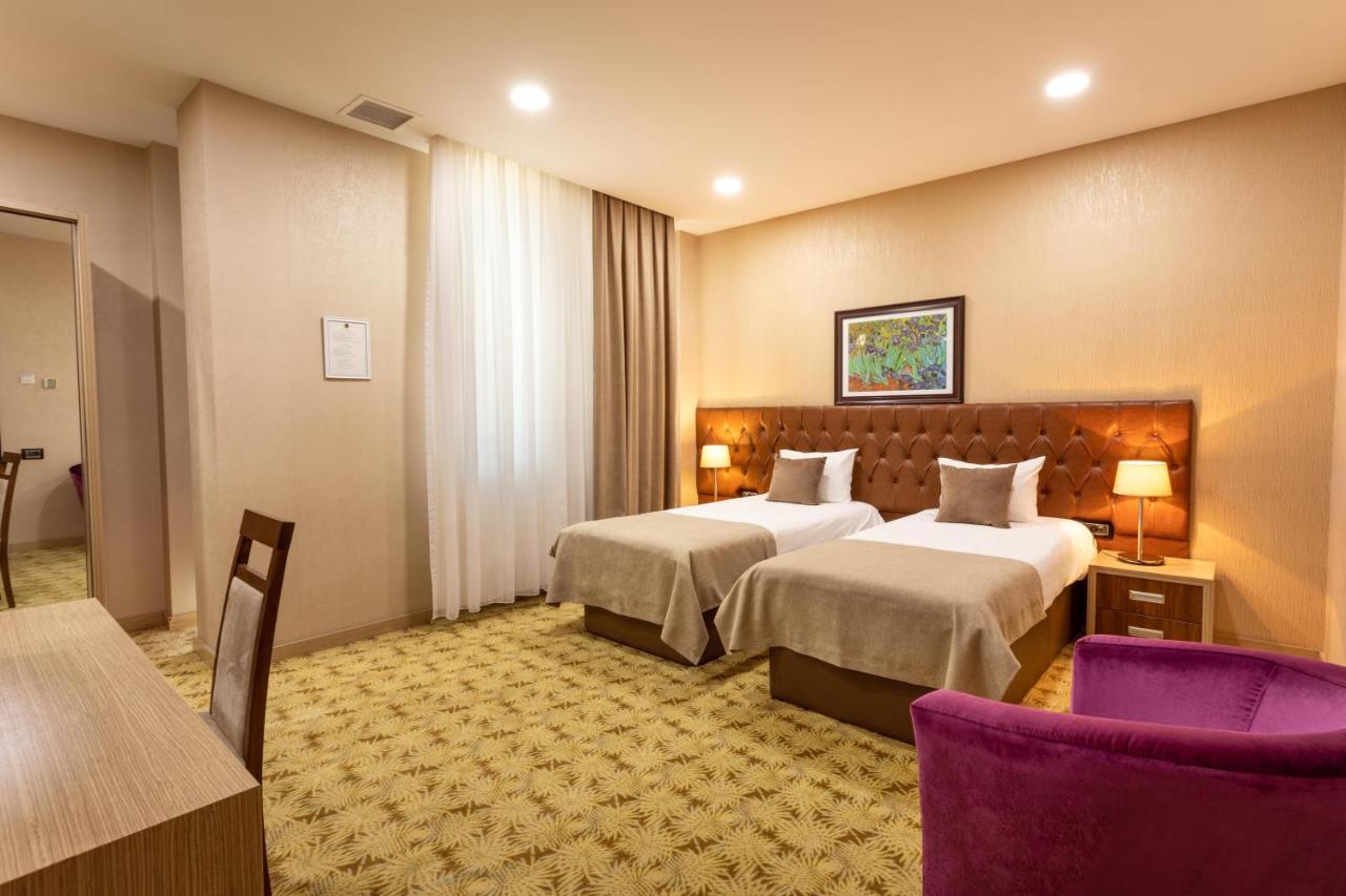 West Shine Hotel Bakoe Buitenkant foto