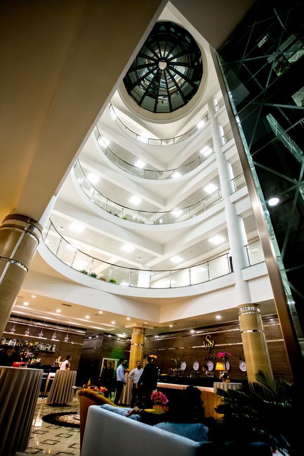 West Shine Hotel Bakoe Buitenkant foto