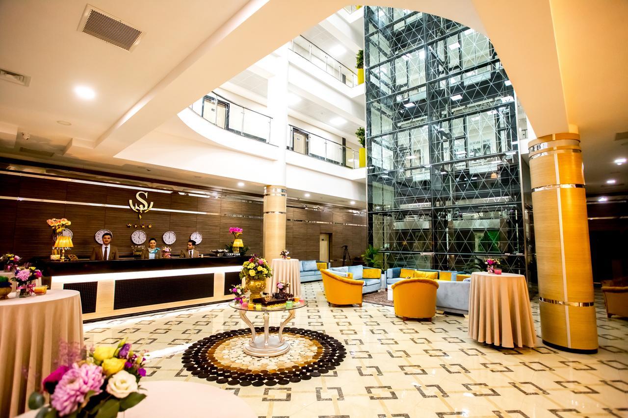 West Shine Hotel Bakoe Buitenkant foto